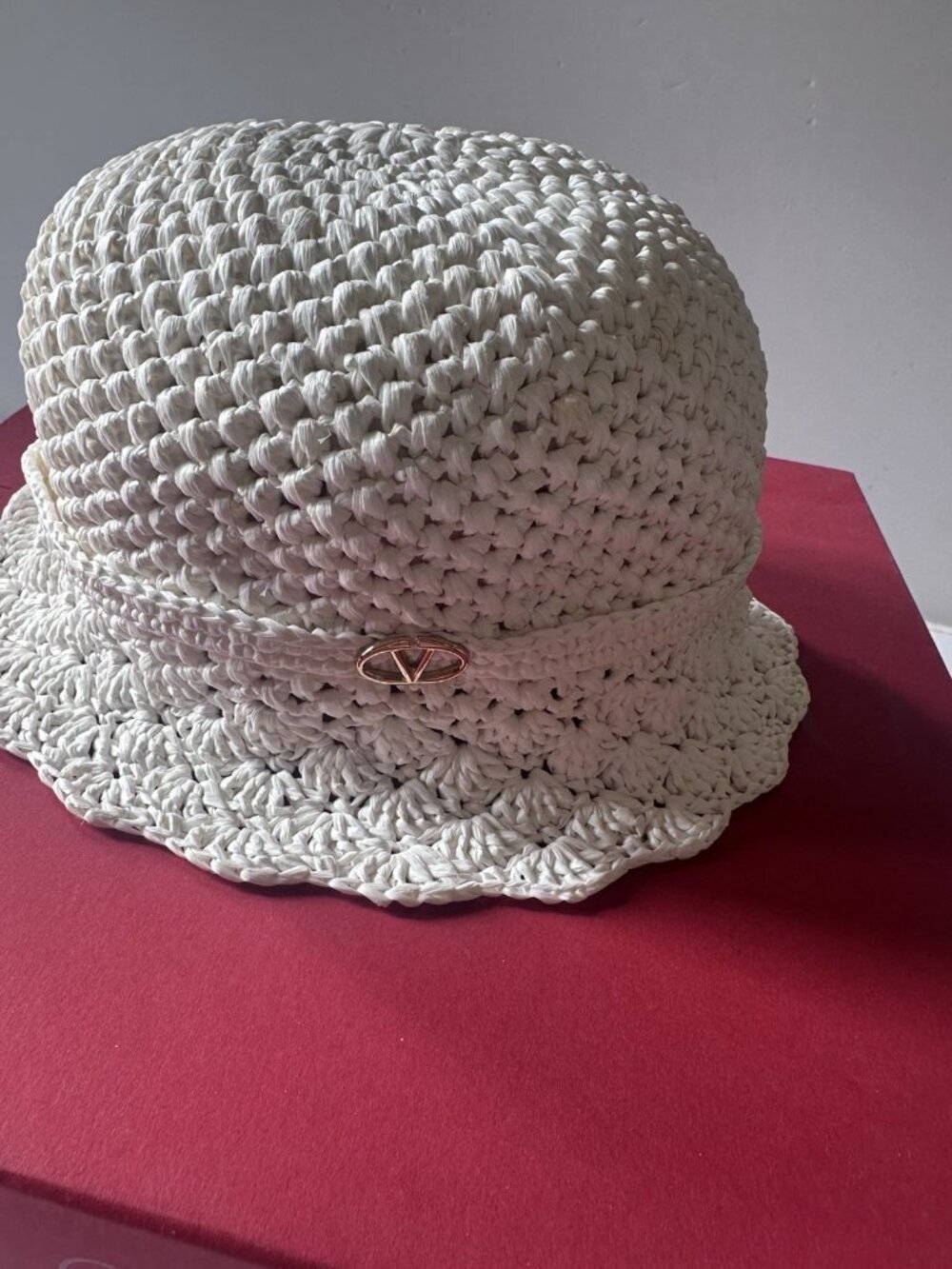Valentino Garavani Crochet Bucket Hat in Bianco & Gold - Picture 13 of 13